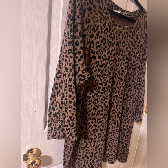 Leopard Top - Picture 3 of 3